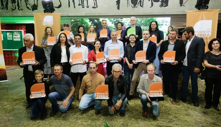 Segundo Prêmio Orgulho da Terra homenageou boas práticas do agronegócio paranaense no dia 30, em Curitiba