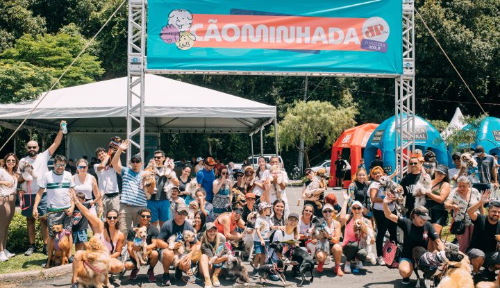 Cãominhada Jovem Pan atrai 5 mil pessoas e promove adoção e solidariedade no Parque Barigui