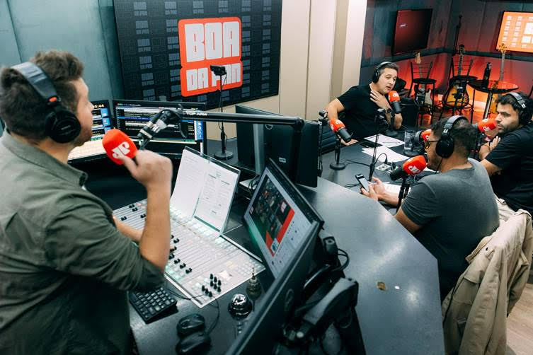 Jovem Pan FM Curitiba sobe para terceiro lugar em audiência geral na Grande Curitiba
